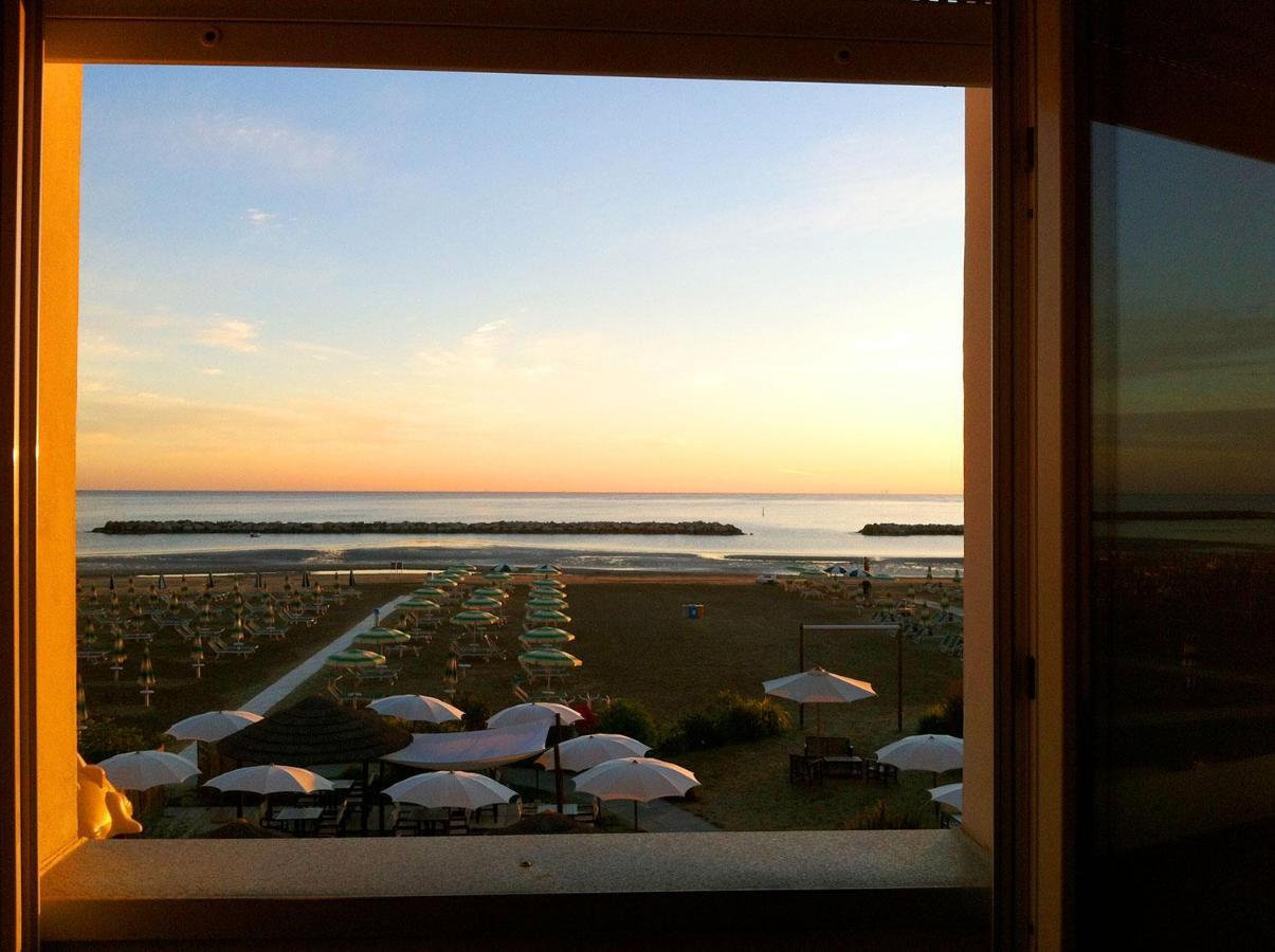 Sun Beach Residence Rimini Buitenkant foto